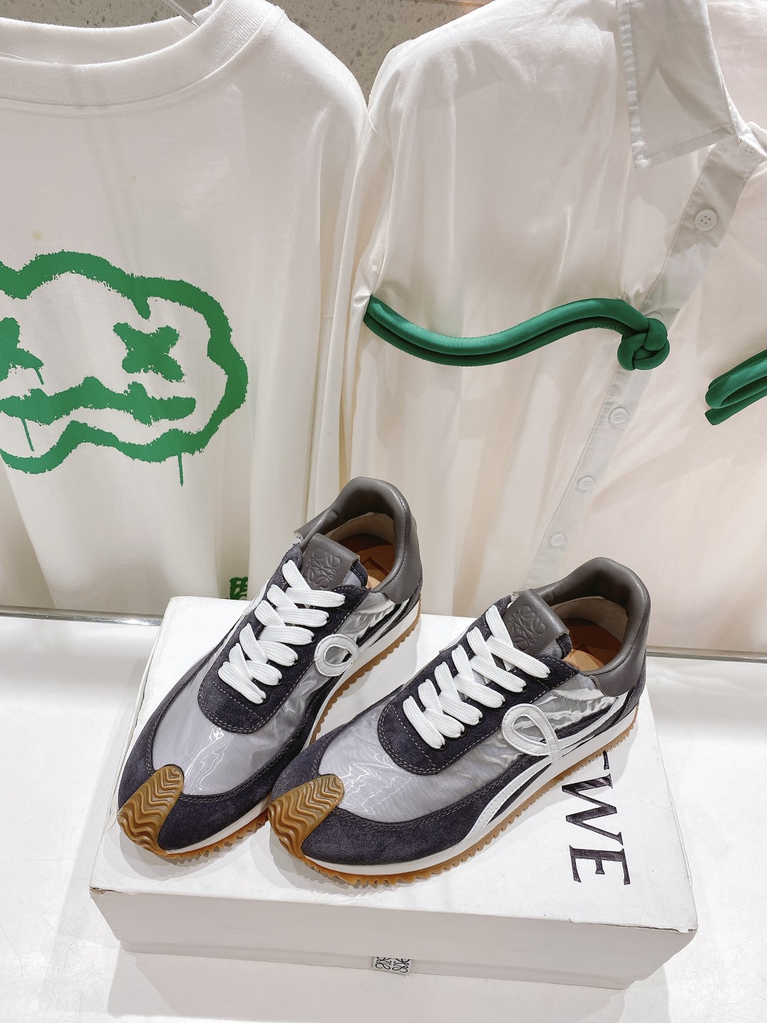出厂  男码➕10 情侣👫款
  🆕LOEWE罗意威2023SS新款运动休闲鞋，国外购原板1：1开发，皮