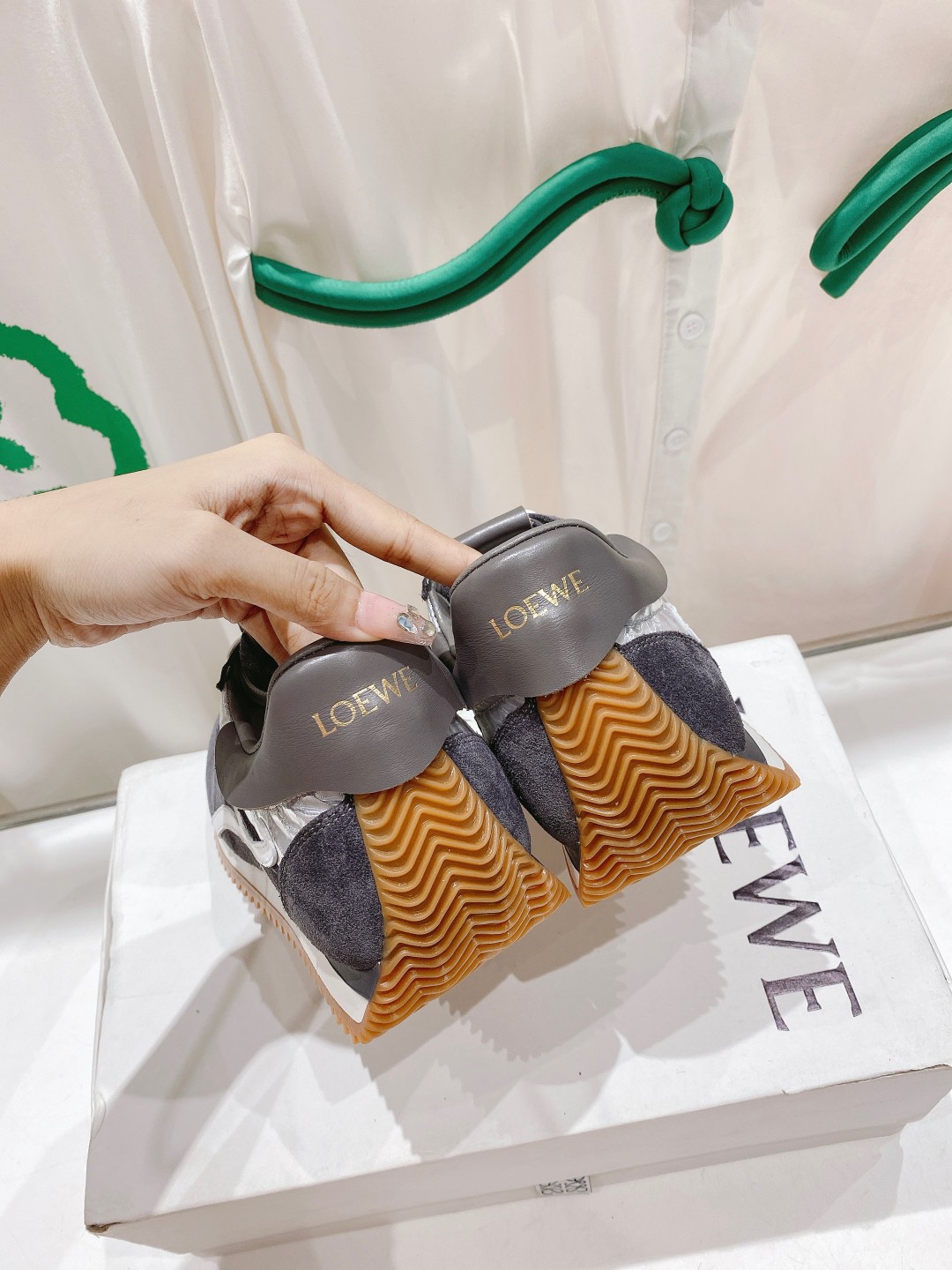 出厂  男码➕10 情侣👫款
  🆕LOEWE罗意威2023SS新款运动休闲鞋，国外购原板1：1开发，皮