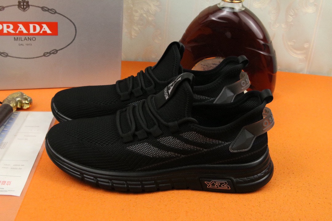 I0 爆单款PRADA普拉达 香港专柜休闲鞋，专柜品质，优质做工，鞋面采用进口透气飞织弹力布面料，舒适透气内里，原板橡胶大底 ，休闲时尚，高端品质，