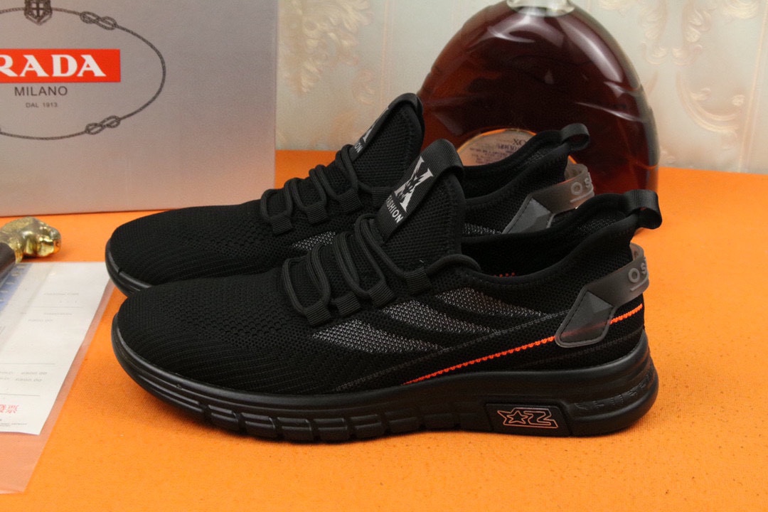 I0 爆单款PRADA普拉达 香港专柜休闲鞋，专柜品质，优质做工，鞋面采用进口透气飞织弹力布面料，舒适透气内里，原板橡胶大底 ，休闲时尚，高端品质，