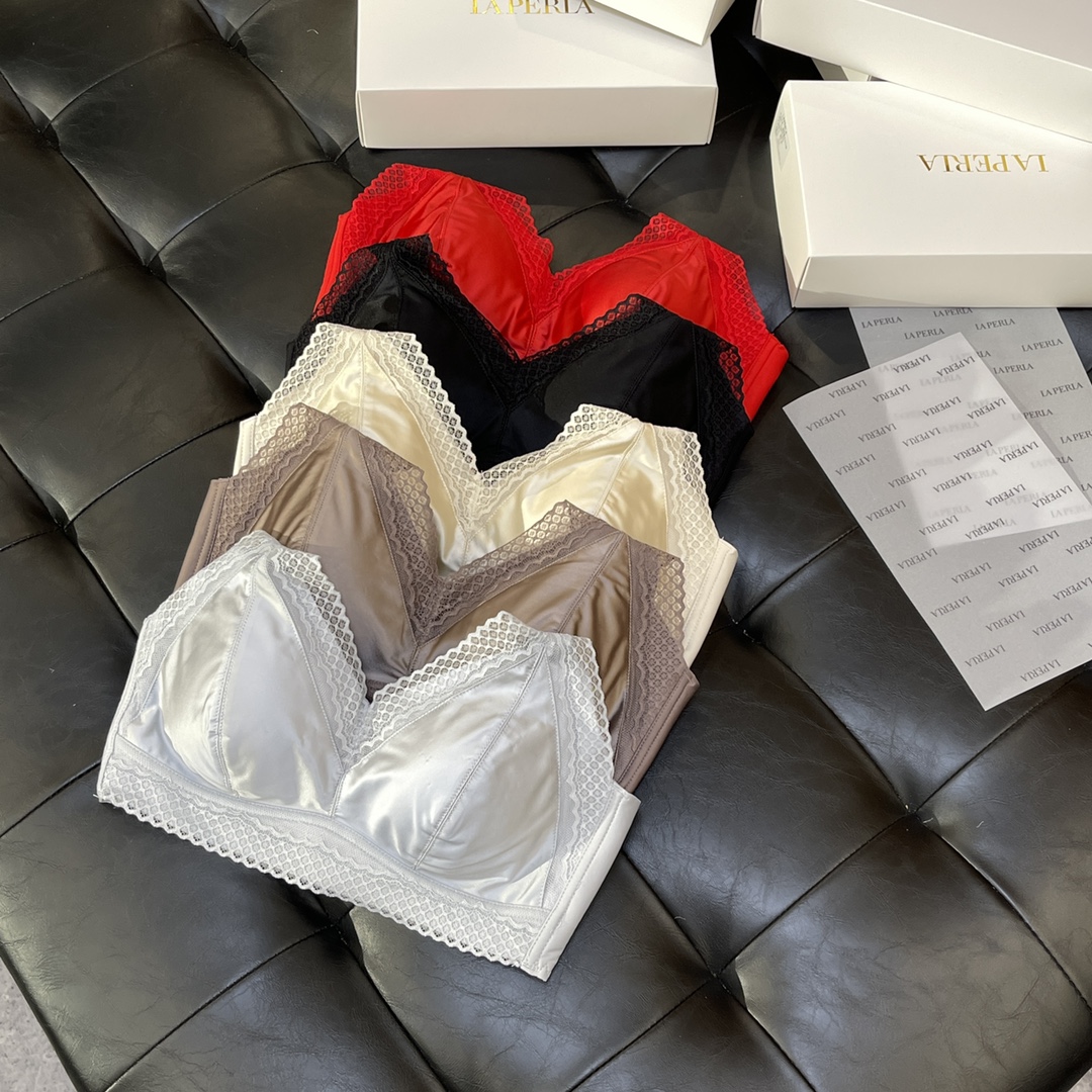 色码不齐❌LAPERLA 绸缎蕾丝边无痕乳胶内衣丝绸面料搭配蕾丝边，贵妇级轻奢零感体验，穿了像没穿一样的