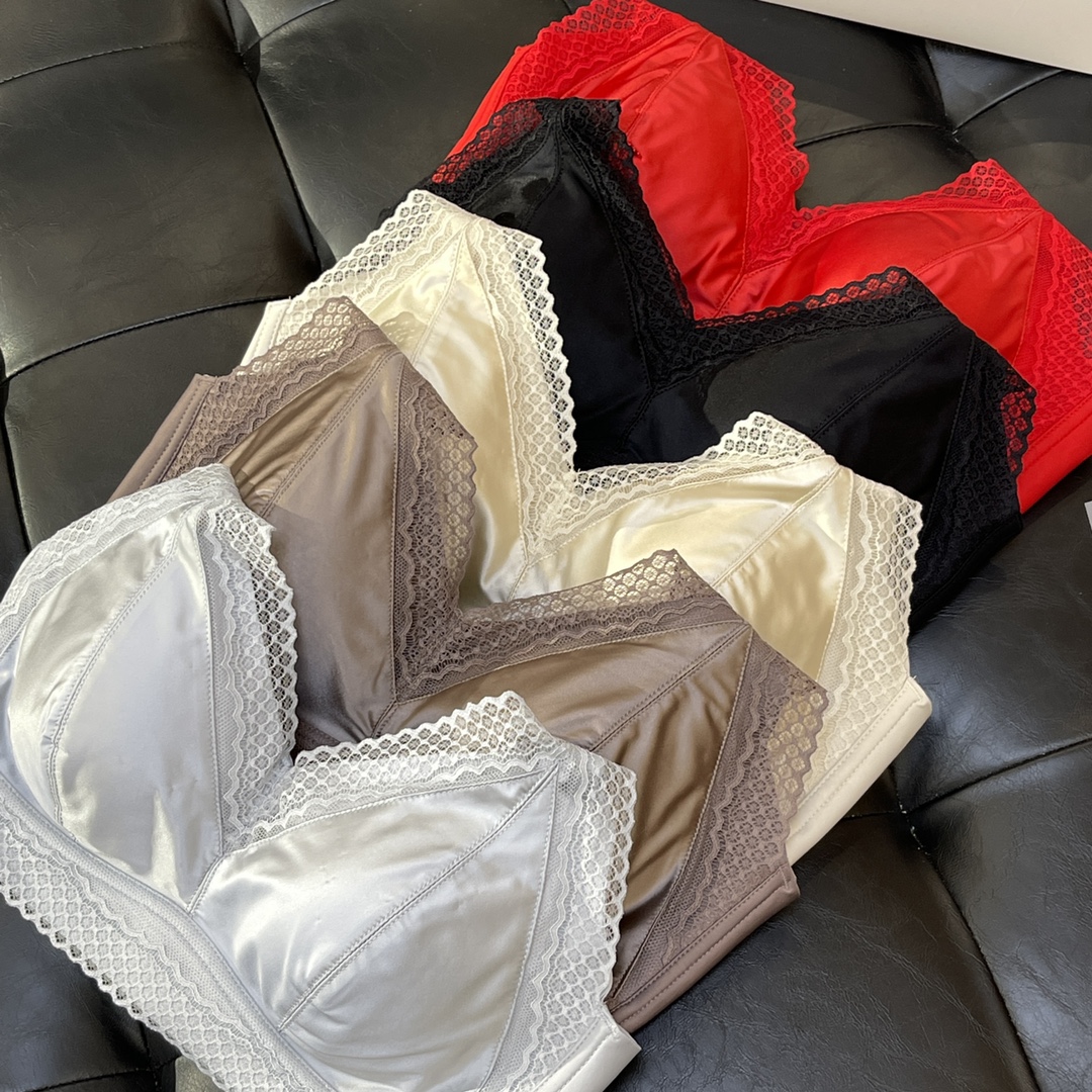 色码不齐❌LAPERLA 绸缎蕾丝边无痕乳胶内衣丝绸面料搭配蕾丝边，贵妇级轻奢零感体验，穿了像没穿一样的