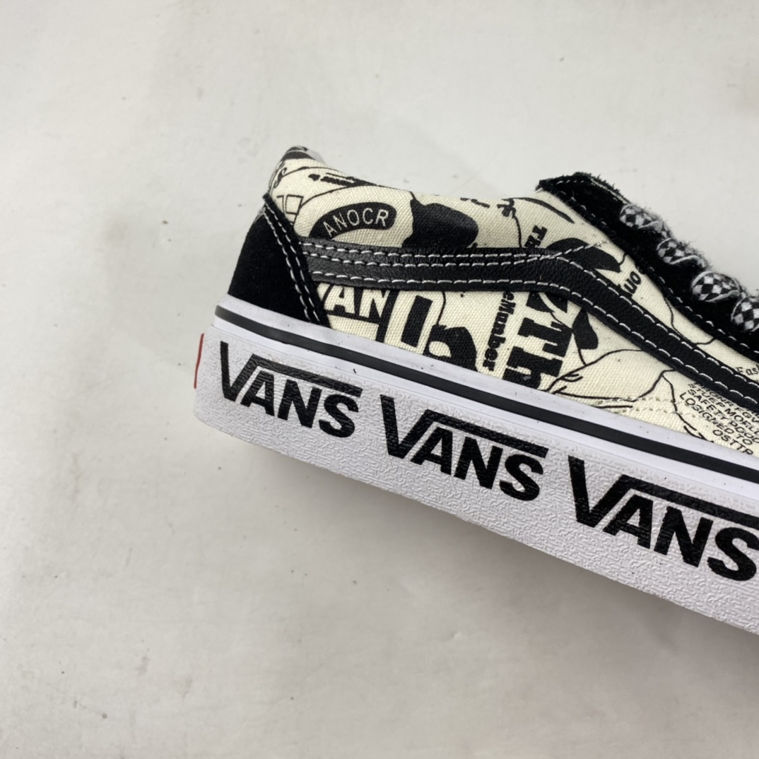 Vans Old Skool comic style low top casual canvas shoes VN0A5JMIBZW