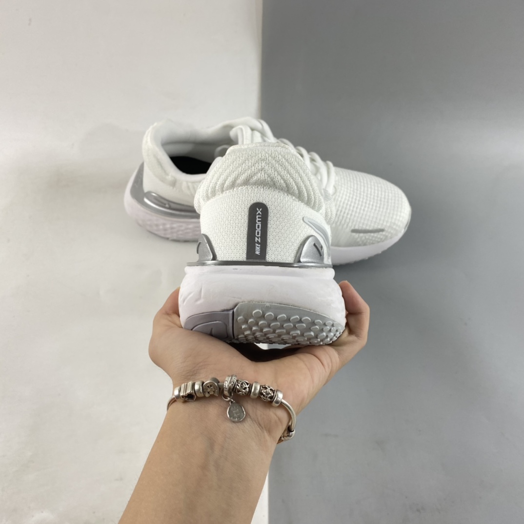 P220 Nike ZoomX Invincible Run FK 2 运动慢跑鞋 DV1745-181