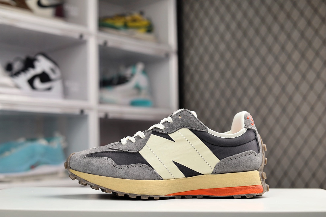 G5 综合版男女鞋真标半码制升级原楦原纸版开发版型采用正确无色差固色猪巴革及透气牛津布料拼接构成中底高弹EVA发泡材质组合满丁防滑耐磨橡胶外底上世纪 70 年代的意大利街头风格NB新百伦New Balance MS327系列复古休闲运动慢跑鞋“鸳鸯碳灰米白做旧”