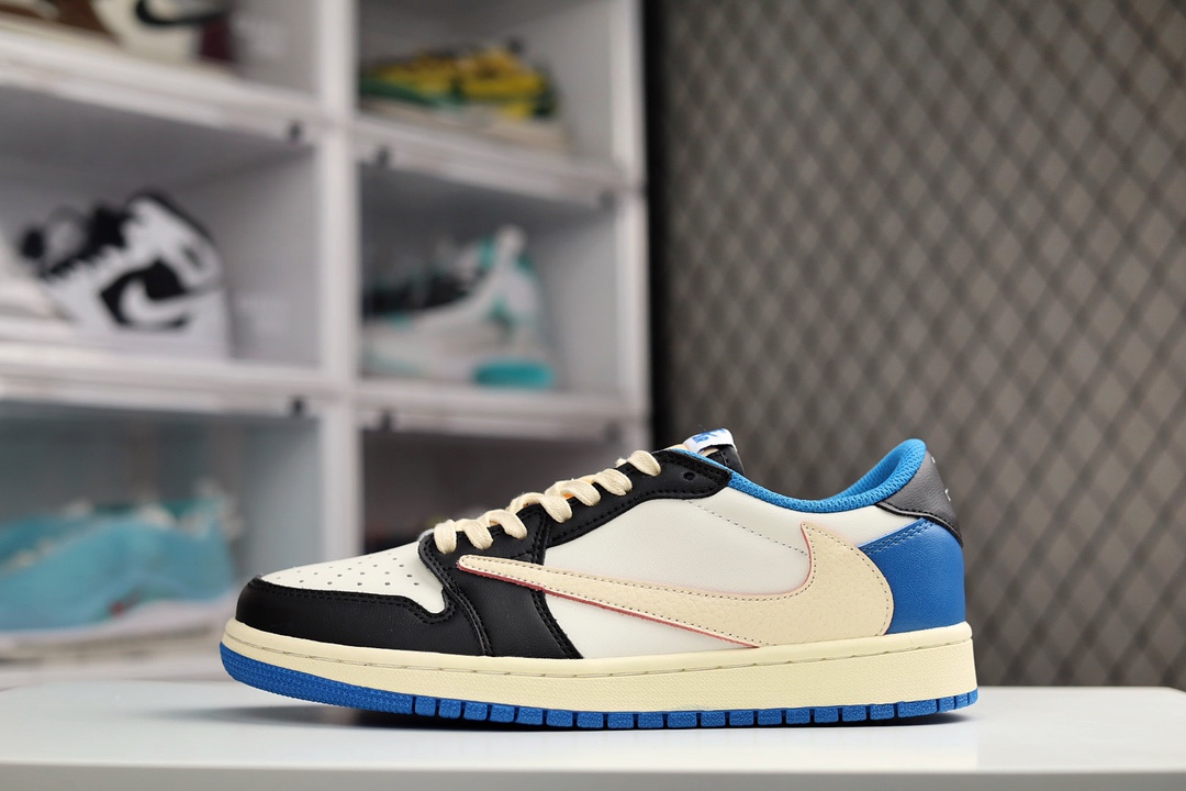 H0 公司级 当红嘻哈歌手特拉维斯·斯科特携手藤原浩主理品牌fragment design x Travis Scott x Nike Air Jordan 1 Low OG SP”Military Blue”AJ1乔丹一代经典低帮文化百搭休闲运动篮球鞋“TS藤原浩联名闪电倒钩”采用同源一致全荔枝纹头层皮革鞋面材质中底注胶孔及缜密中底拉帮工艺内置气垫及耐磨橡胶大底