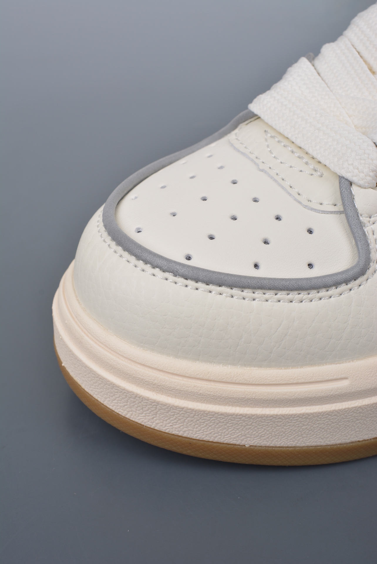 💰220 纯原版 可退换
MLB NY 印花网红老爹鞋 象牙白
内增高6cm 原厂原档案数据开发 
进口纳米材质 原厂全套手提袋 
原盒雷射防伪标包装WX
Size：36-44