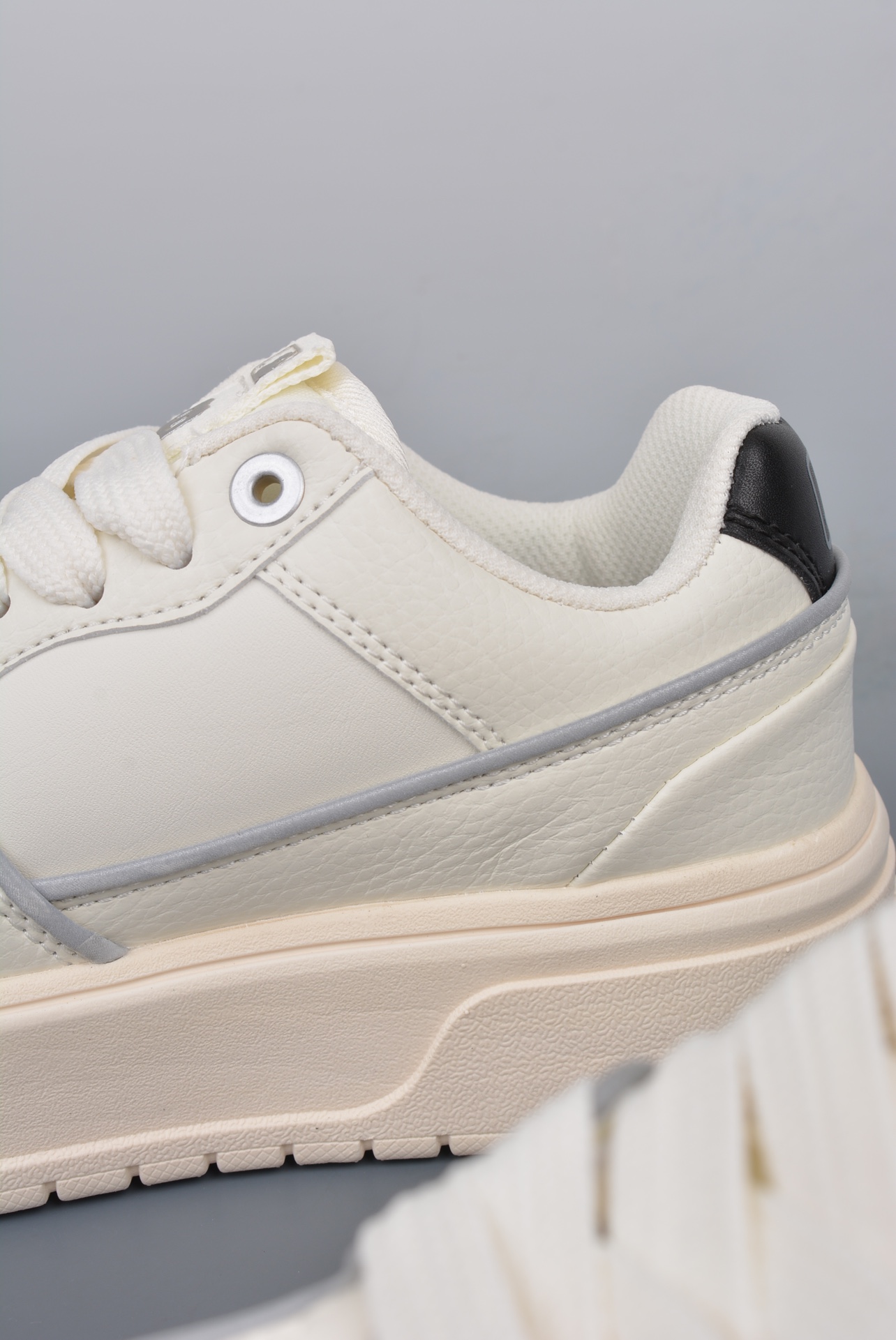 💰220 纯原版 可退换
MLB NY 印花网红老爹鞋 象牙白
内增高6cm 原厂原档案数据开发 
进口纳米材质 原厂全套手提袋 
原盒雷射防伪标包装WX
Size：36-44