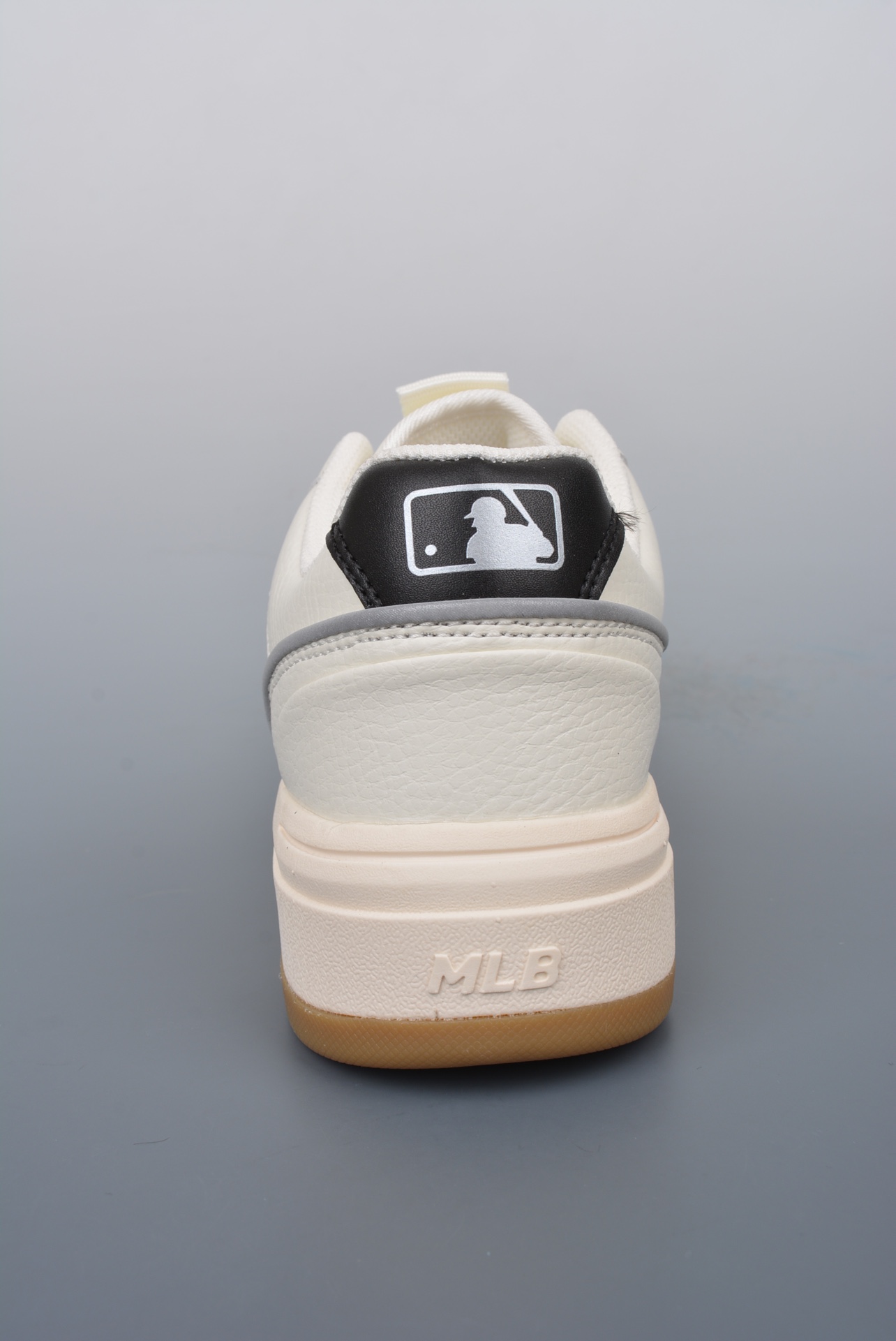 💰220 纯原版 可退换
MLB NY 印花网红老爹鞋 象牙白
内增高6cm 原厂原档案数据开发 
进口纳米材质 原厂全套手提袋 
原盒雷射防伪标包装WX
Size：36-44