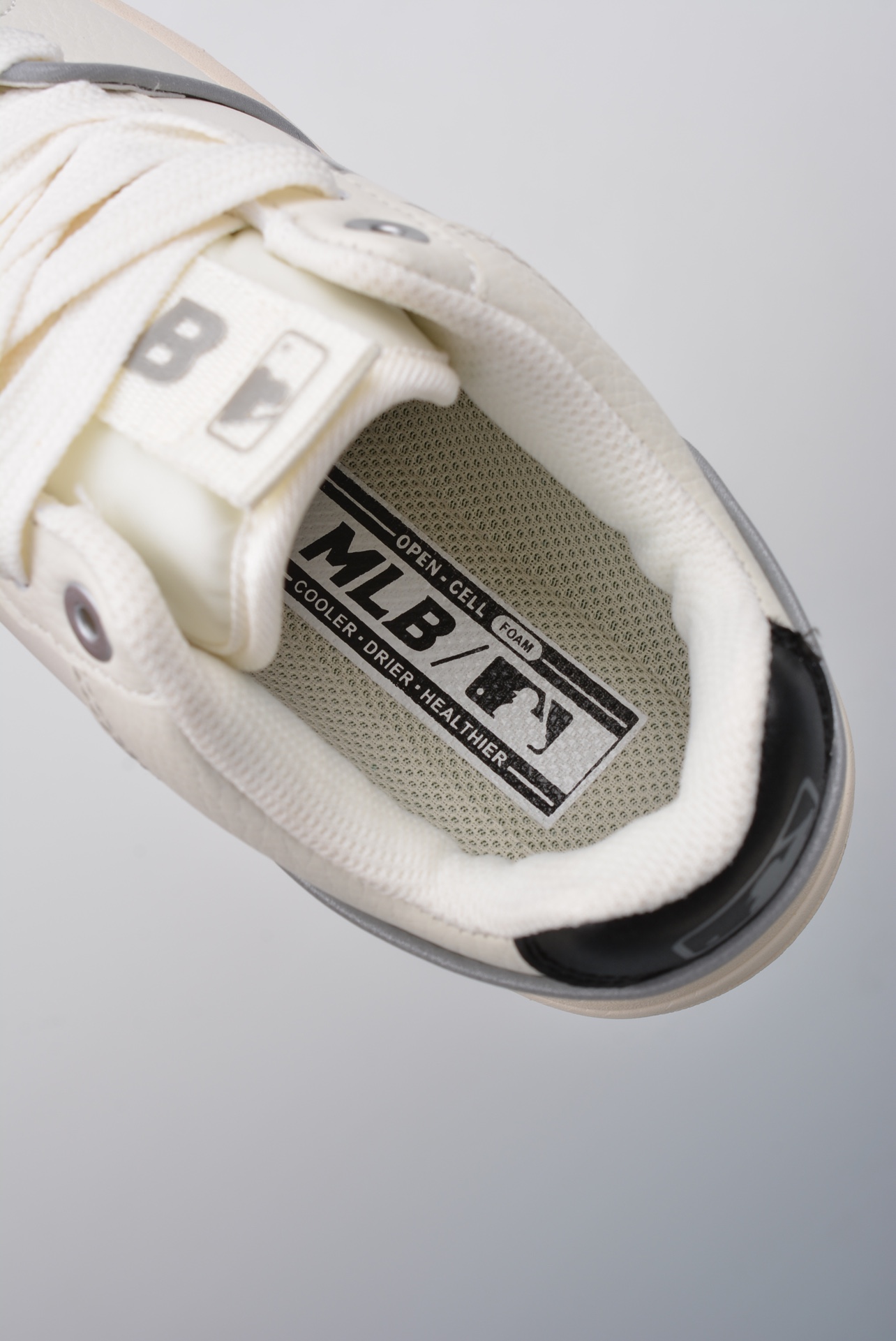 💰220 纯原版 可退换
MLB NY 印花网红老爹鞋 象牙白
内增高6cm 原厂原档案数据开发 
进口纳米材质 原厂全套手提袋 
原盒雷射防伪标包装WX
Size：36-44