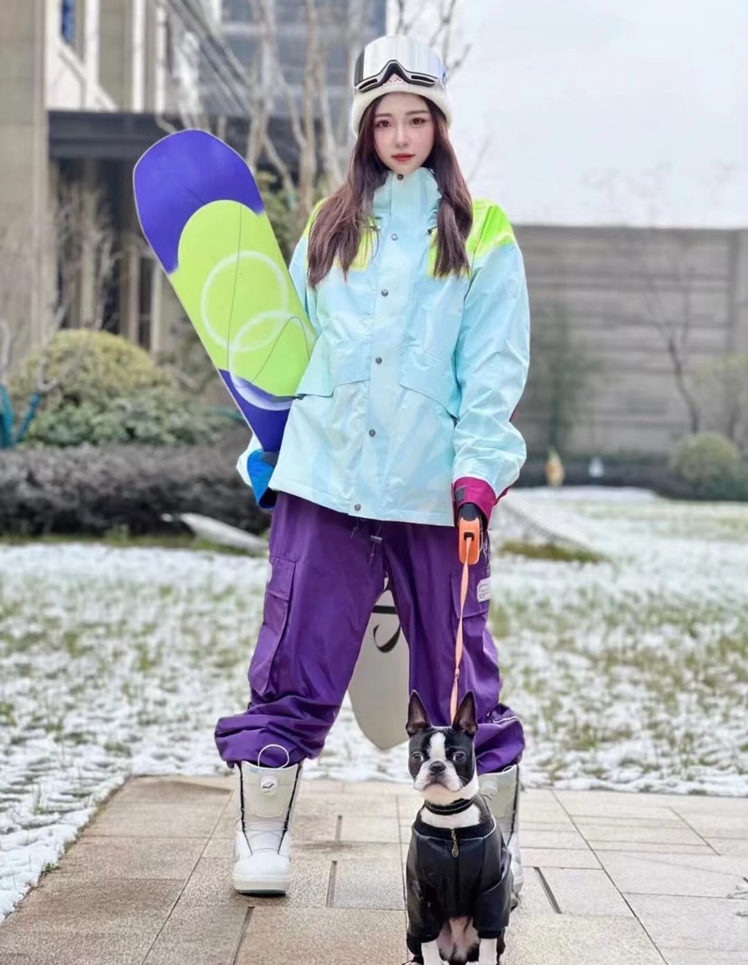 北面联名冲锋衣外套•thenorthface北面kaws联名系列硬壳夹克男女同款户外上新|宽松潮流高街百搭 情侣款 必入 男女同款the north face xx kaws倾力打造 汇聚两种思维 共赴一个未来dryvent全压胶外壳科技面料 防水 排湿 耐磨!良好的耐久性及功能性的同时 仍能保持良好的透气性 双门襟设计➕带压合帽边给你保护!隐藏袋设计 户外通勤各种满足!colour:蓝色 绿色 紫色