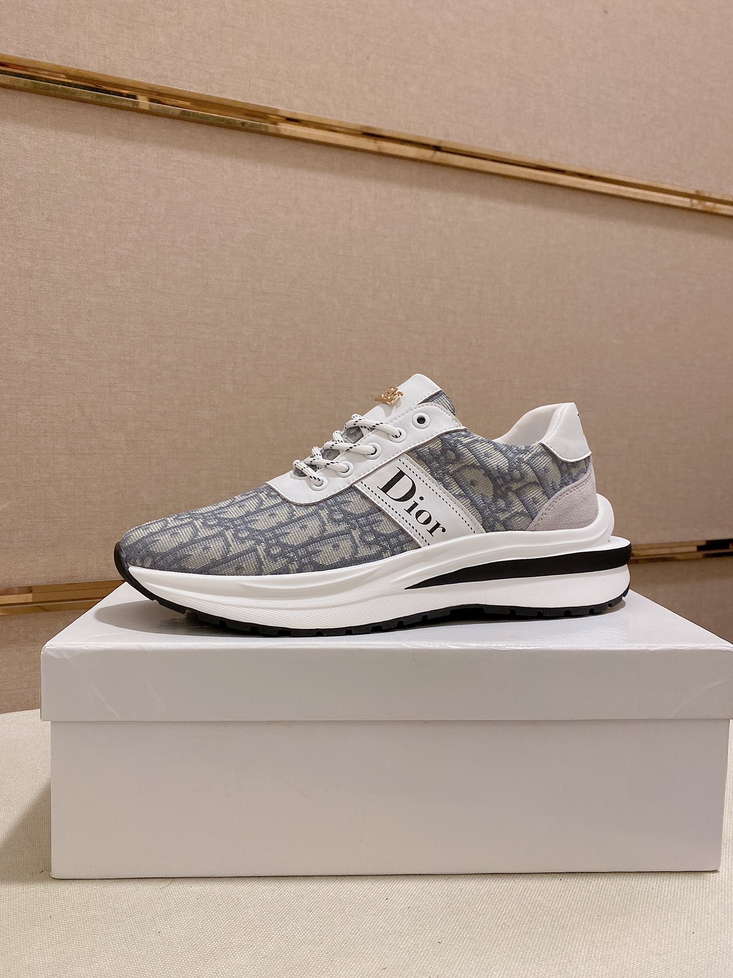 I5 迪奥·Dior休闲运动风男鞋，全新春夏季款设计，完美做工，系带懒人款打造装柜品质，鞋面：进口头层牛皮，羊皮内里柔软舒适，超轻TPU耐磨大底、简约、百搭风时装男鞋，优颜色