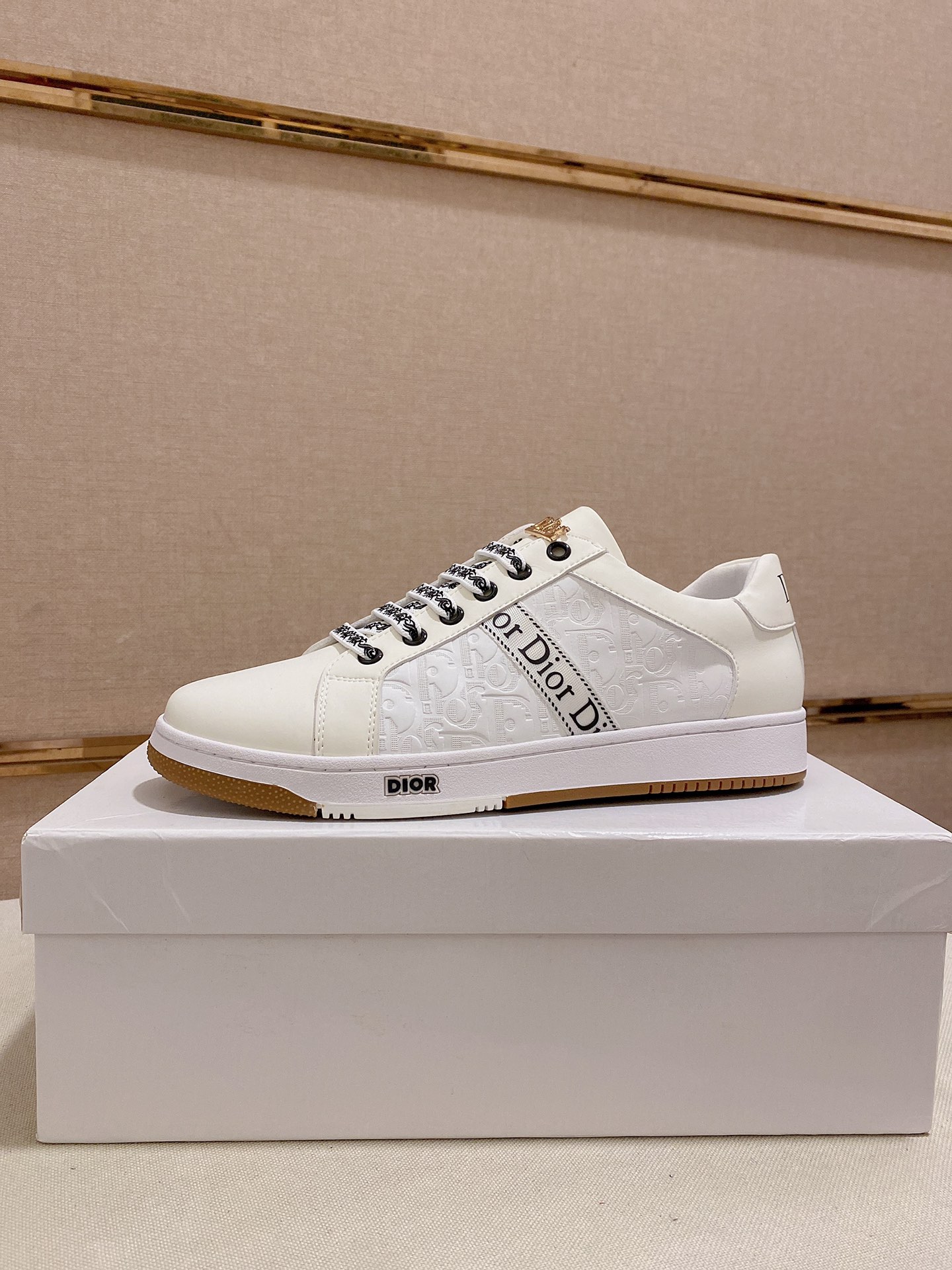 I0 迪奥·Dior休闲运动风男鞋，全新春夏季款设计，完美做工，系带懒人款打造装柜品质，鞋面：进口头层牛皮，羊皮内里柔软舒适，超轻TPU耐磨大底、简约、百搭风时装男鞋，优颜色