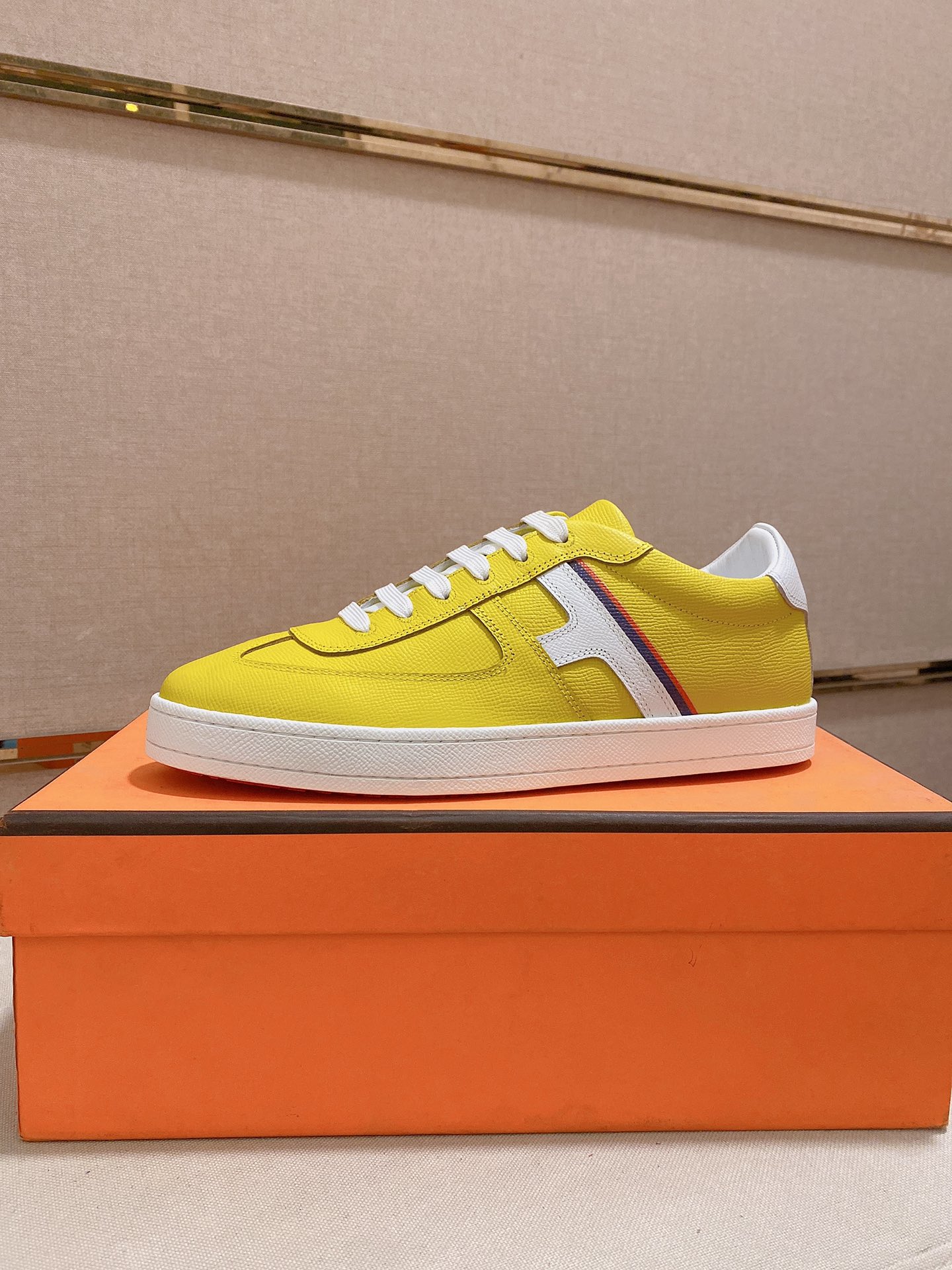 L0 HERMES经典原单版本 Hermes 爱马仕 ；顶级代购男士最新专柜同步发售，意大利进口原版掌纹牛皮凸显高端·贵气·档次做工考究意大利进口水染牛皮内里鞋底：原厂特供原版底，独家双层活动·TPR·橡胶·组合成型大底;超级·舒适·耐磨·防滑·环保 实物拍摄实物更漂亮高品质·跟单货可随意进出专柜＊