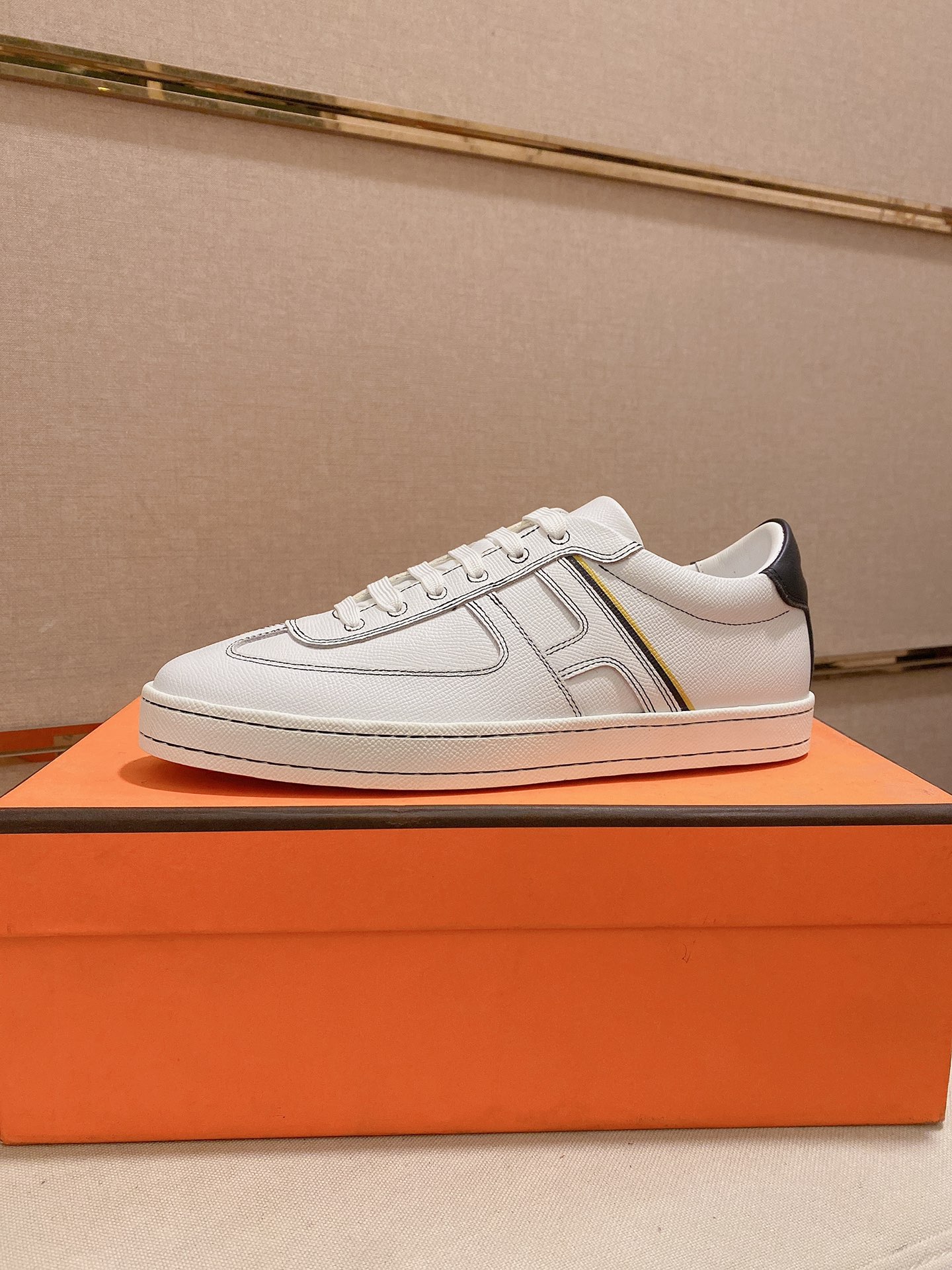 L0 HERMES经典原单版本 Hermes 爱马仕 ；顶级代购男士最新专柜同步发售，意大利进口原版掌纹牛皮凸显高端·贵气·档次做工考究意大利进口水染牛皮内里鞋底：原厂特供原版底，独家双层活动·TPR·橡胶·组合成型大底;超级·舒适·耐磨·防滑·环保 实物拍摄实物更漂亮高品质·跟单货可随意进出专柜＊