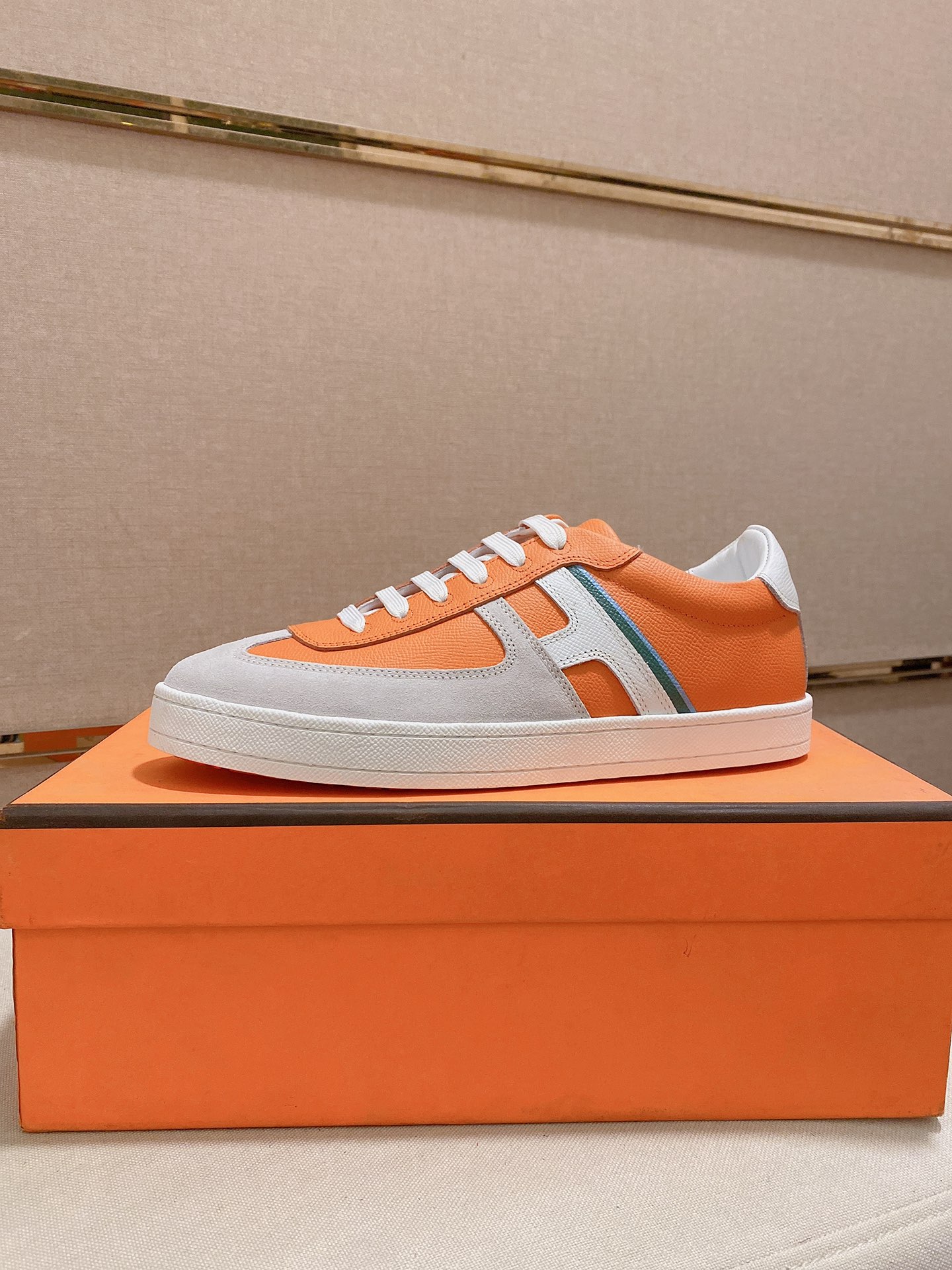 L0 HERMES经典原单版本 Hermes 爱马仕 ；顶级代购男士最新专柜同步发售，意大利进口原版掌纹牛皮凸显高端·贵气·档次做工考究意大利进口水染牛皮内里鞋底：原厂特供原版底，独家双层活动·TPR·橡胶·组合成型大底;超级·舒适·耐磨·防滑·环保 实物拍摄实物更漂亮高品质·跟单货可随意进出专柜＊