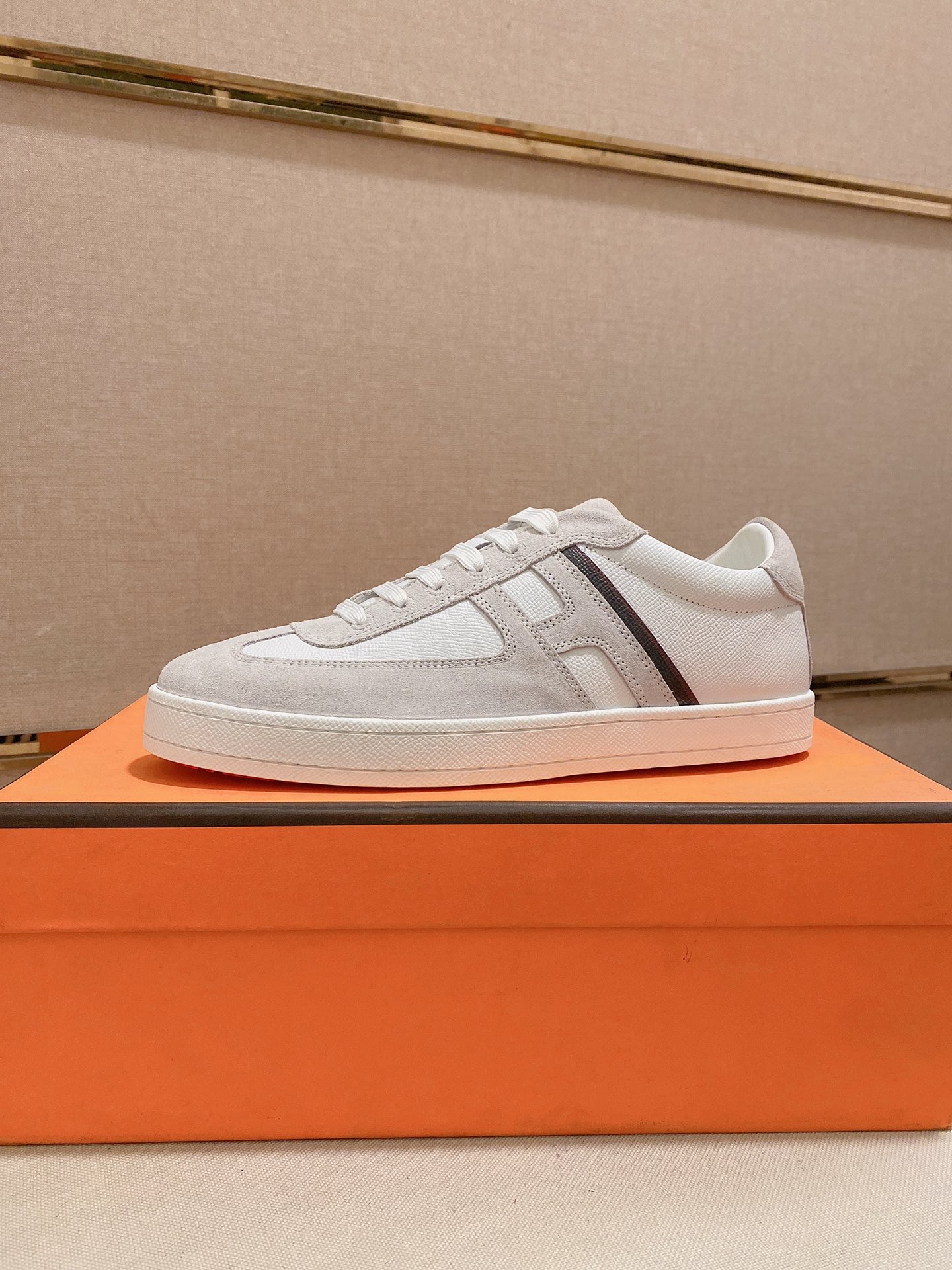 L0 HERMES经典原单版本 Hermes 爱马仕 ；顶级代购男士最新专柜同步发售，意大利进口原版掌纹牛皮凸显高端·贵气·档次做工考究意大利进口水染牛皮内里鞋底：原厂特供原版底，独家双层活动·TPR·橡胶·组合成型大底;超级·舒适·耐磨·防滑·环保 实物拍摄实物更漂亮高品质·跟单货可随意进出专柜＊