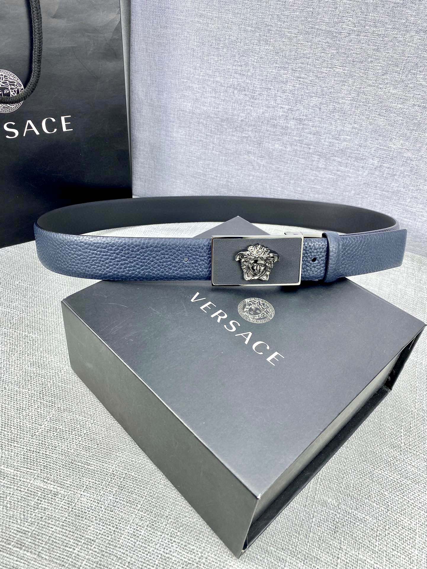 Versace 3D Medusa Belt from Palazzo Series: Ancient Greek Style with Modern Twist - 图片 5