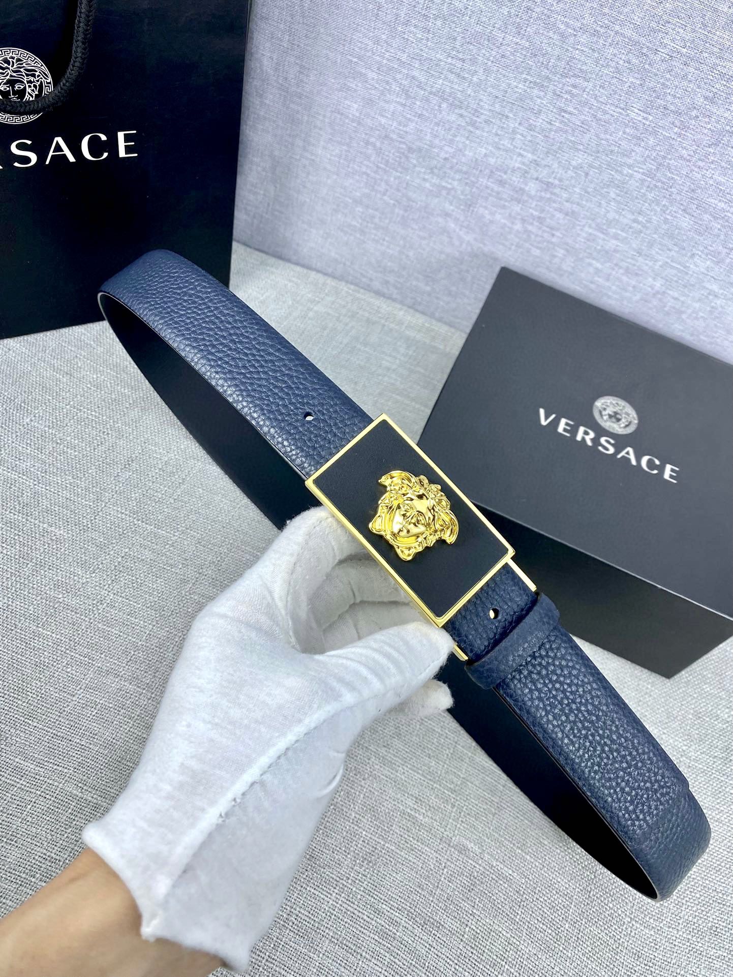 Versace 3D Medusa Belt from Palazzo Series: Ancient Greek Style with Modern Twist - 图片 1