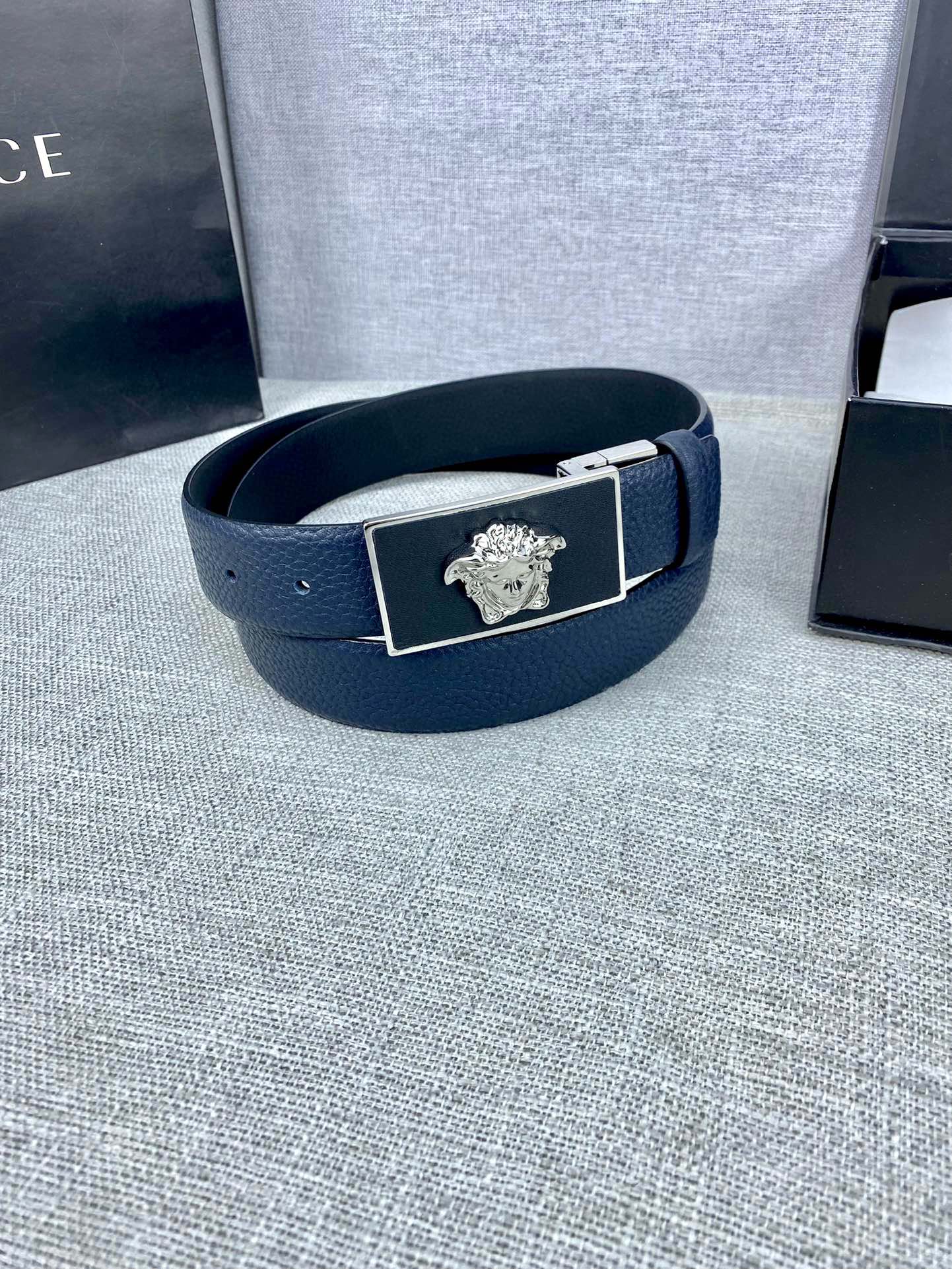 Versace 3D Medusa Belt from Palazzo Series: Ancient Greek Style with Modern Twist - 图片 8