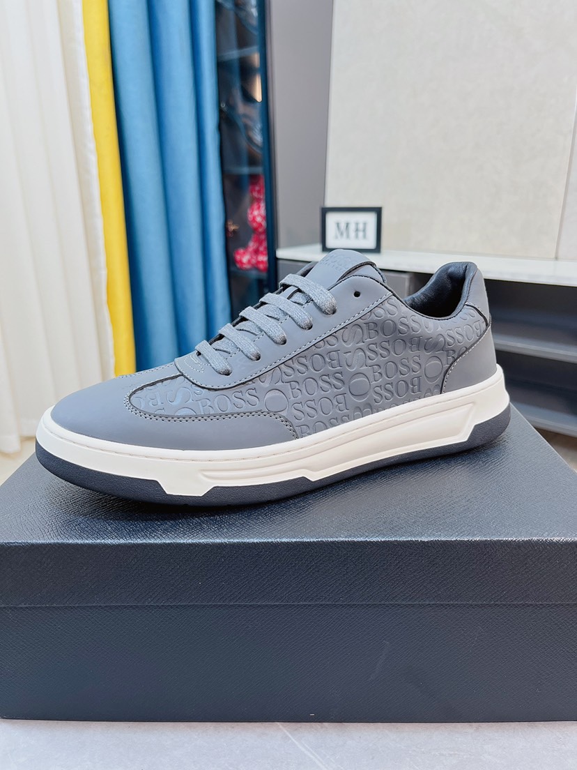 I5 boss 以经典的设计成为永不落幕的时尚宠儿，经典的休闲造型。鞋面采用顶级丝绸皮网布拼接 品牌logo点缀 彰显品牌魅力；头层真皮里[太阳][太阳]品牌专用大底，耐磨，轻便，