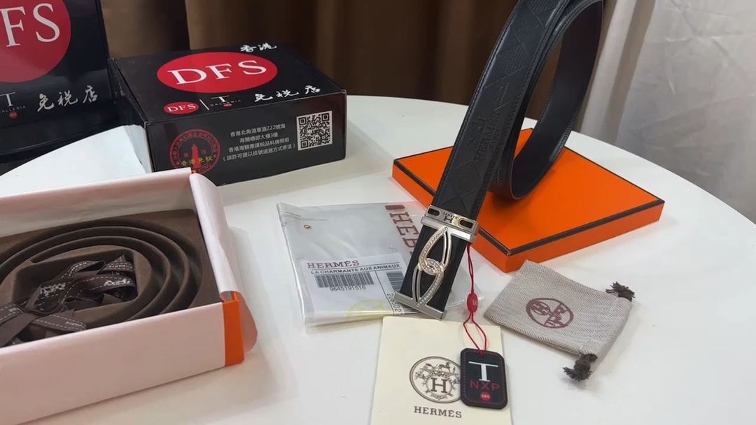 Hermès 马拉车压花头层牛皮。皮质极佳，爱马仕新款镶砖精钢五金