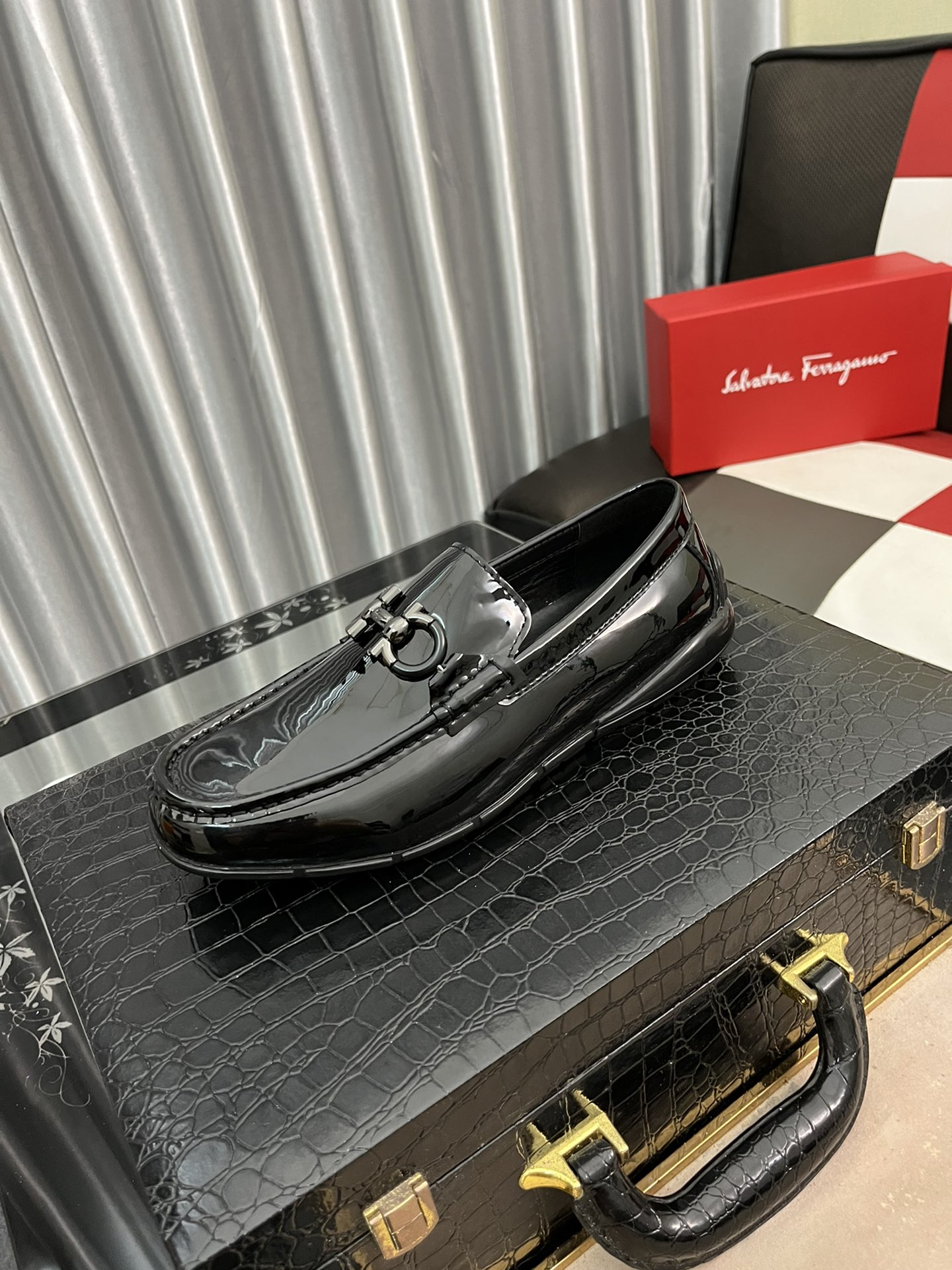 J0 菲拉格慕 Ferragamo 高端品质架豆豆鞋上．风格华贵典雅，实用性和款式并重，我们异常关注质量和细节，鞋楦皮料，做工舒适度都毫不逊色，材质：鞋面进口头层磨砂软牛皮真皮内里，