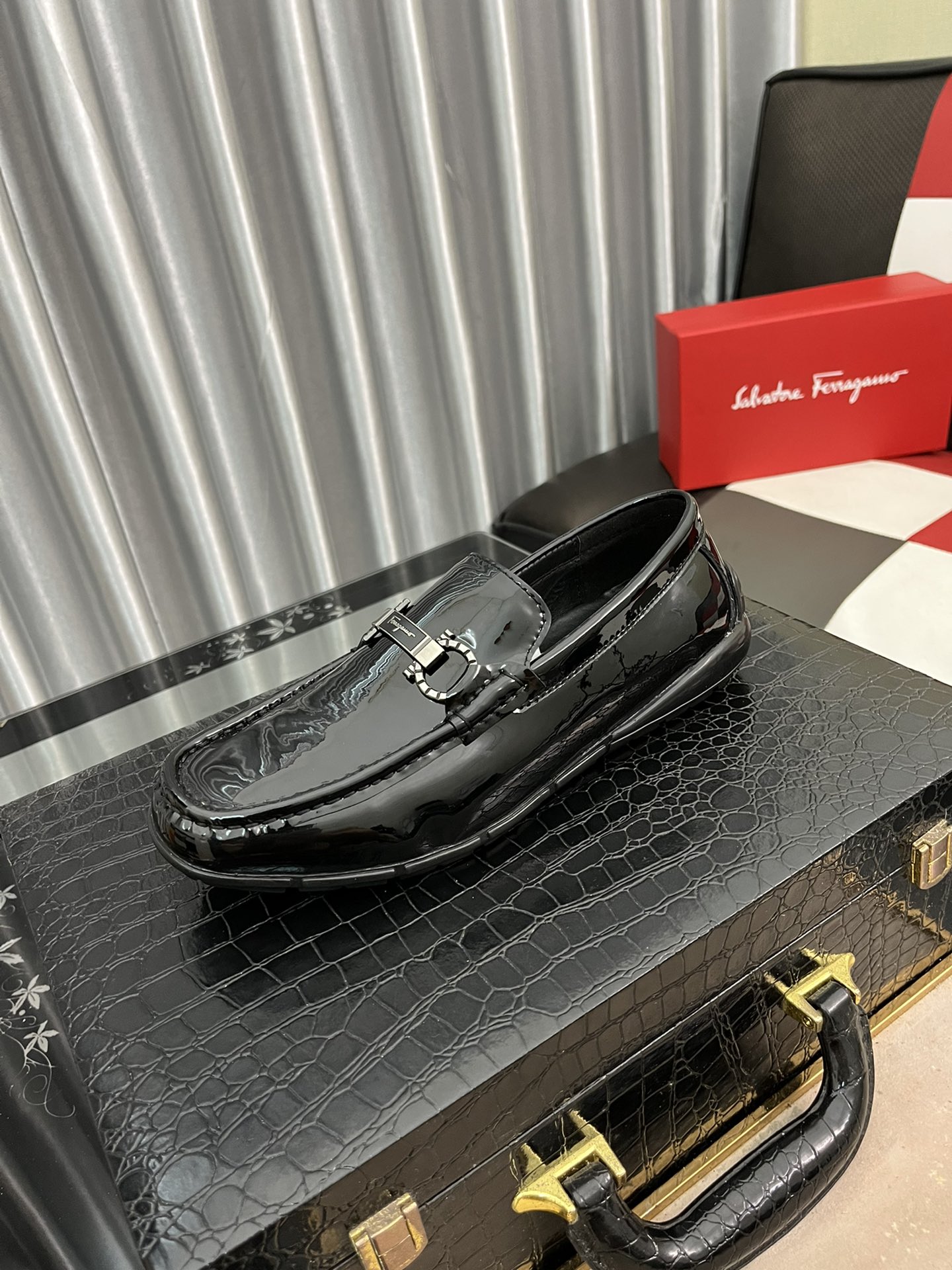 J0 菲拉格慕豆豆鞋男士潮款时尚休闲驾车便鞋休闲鞋 进口意大利牛皮面料 [玫瑰]超滑质感 吸汗透气 真皮内里 法国乐福套脚设计风格 原版耐磨防滑软底 低调大方 上脚效果超赞..男鞋