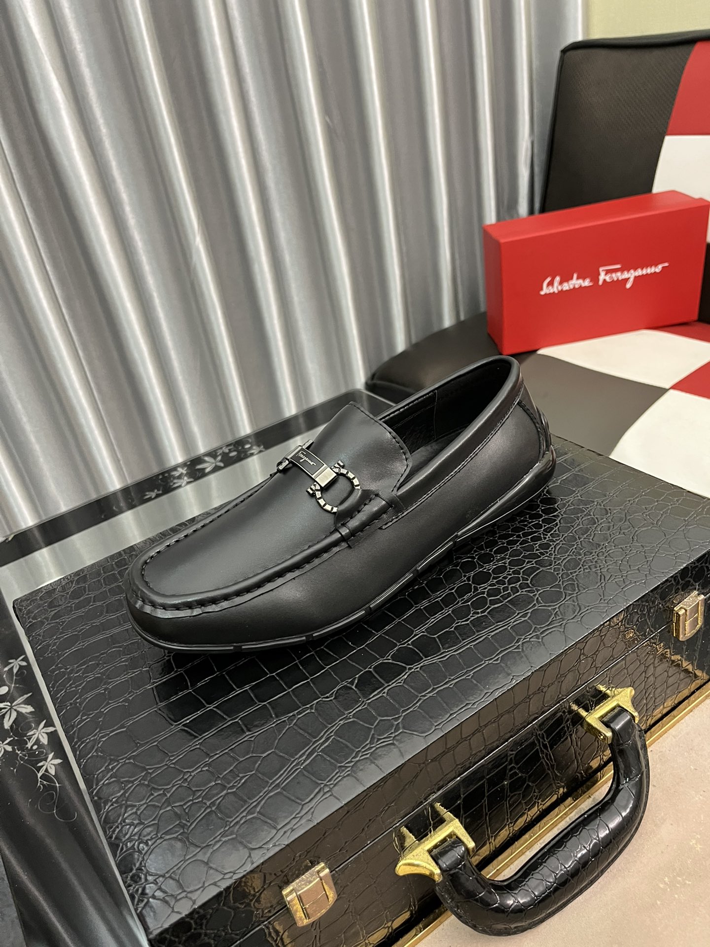 J0 菲拉格慕豆豆鞋男士潮款时尚休闲驾车便鞋休闲鞋 进口意大利牛皮面料 [玫瑰]超滑质感 吸汗透气 真皮内里 法国乐福套脚设计风格 原版耐磨防滑软底 低调大方 上脚效果超赞..男鞋