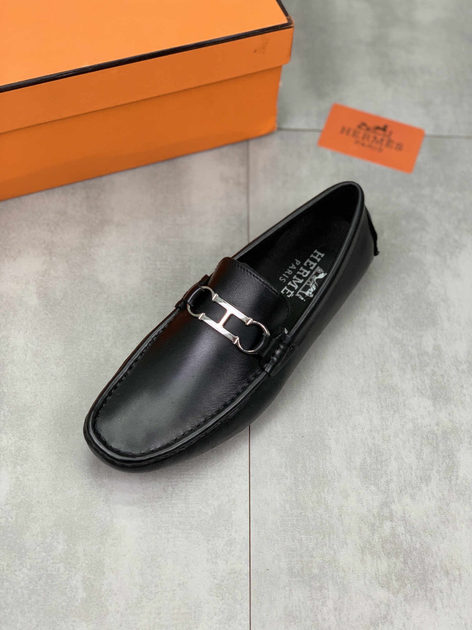 I0 新品 Hermes  爱马仕  男士 乐福鞋 休闲 驾车鞋 豆豆鞋专柜同步～代购原单货原版金属饰扣原版进口牛皮头层猪皮内里原版橡胶大底，黑色可选