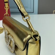 小号VALENTINO MINI LOCÒ仿水晶装饰手袋-VLogo Signature施华洛世奇®仿水 小号VALENTINO MINI LOCÒ仿水晶装饰手袋-VLogo Signature施华洛世奇®仿水