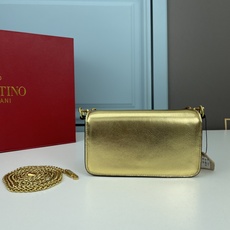 小号VALENTINO MINI LOCÒ仿水晶装饰手袋-VLogo Signature施华洛世奇®仿水 小号VALENTINO MINI LOCÒ仿水晶装饰手袋-VLogo Signature施华洛世奇®仿水