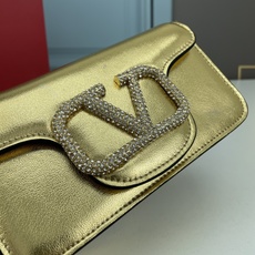 小号VALENTINO MINI LOCÒ仿水晶装饰手袋-VLogo Signature施华洛世奇®仿水 小号VALENTINO MINI LOCÒ仿水晶装饰手袋-VLogo Signature施华洛世奇®仿水