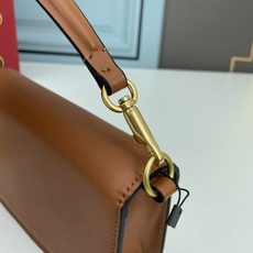 小号VALENTINO MINI LOCÒ仿水晶装饰手袋-VLogo Signature施华洛世奇®仿水 小号VALENTINO MINI LOCÒ仿水晶装饰手袋-VLogo Signature施华洛世奇®仿水