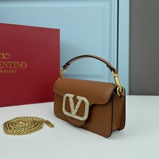 小号VALENTINO MINI LOCÒ仿水晶装饰手袋-VLogo Signature施华洛世奇®仿水 小号VALENTINO MINI LOCÒ仿水晶装饰手袋-VLogo Signature施华洛世奇®仿水