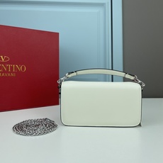 小号VALENTINO MINI LOCÒ仿水晶装饰手袋-VLogo Signature施华洛世奇®仿水 小号VALENTINO MINI LOCÒ仿水晶装饰手袋-VLogo Signature施华洛世奇®仿水