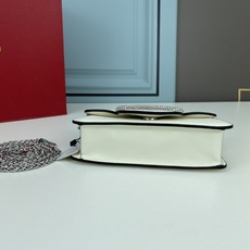 小号VALENTINO MINI LOCÒ仿水晶装饰手袋-VLogo Signature施华洛世奇®仿水 小号VALENTINO MINI LOCÒ仿水晶装饰手袋-VLogo Signature施华洛世奇®仿水