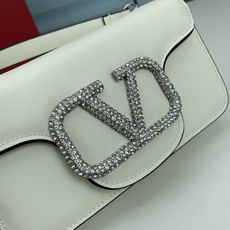 小号VALENTINO MINI LOCÒ仿水晶装饰手袋-VLogo Signature施华洛世奇®仿水 小号VALENTINO MINI LOCÒ仿水晶装饰手袋-VLogo Signature施华洛世奇®仿水