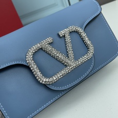 小号VALENTINO MINI LOCÒ仿水晶装饰手袋-VLogo Signature施华洛世奇®仿水 小号VALENTINO MINI LOCÒ仿水晶装饰手袋-VLogo Signature施华洛世奇®仿水