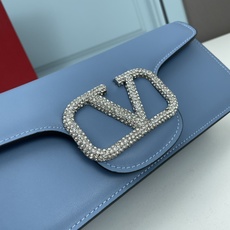 大号VALENTINO MINI LOCÒ仿水晶装饰手袋-VLogo Signature施华洛世奇®仿水 大号VALENTINO MINI LOCÒ仿水晶装饰手袋-VLogo Signature施华洛世奇®仿水