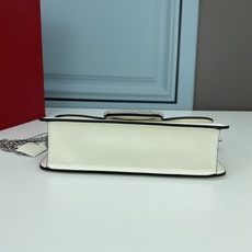 大号VALENTINO MINI LOCÒ仿水晶装饰手袋-VLogo Signature施华洛世奇®仿水 大号VALENTINO MINI LOCÒ仿水晶装饰手袋-VLogo Signature施华洛世奇®仿水