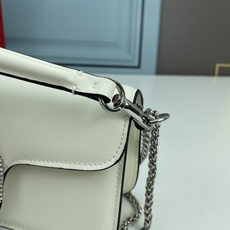 大号VALENTINO MINI LOCÒ仿水晶装饰手袋-VLogo Signature施华洛世奇®仿水 大号VALENTINO MINI LOCÒ仿水晶装饰手袋-VLogo Signature施华洛世奇®仿水