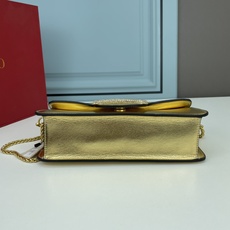 大号VALENTINO MINI LOCÒ仿水晶装饰手袋-VLogo Signature施华洛世奇®仿水 大号VALENTINO MINI LOCÒ仿水晶装饰手袋-VLogo Signature施华洛世奇®仿水
