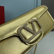 大号VALENTINO MINI LOCÒ仿水晶装饰手袋-VLogo Signature施华洛世奇®仿水 大号VALENTINO MINI LOCÒ仿水晶装饰手袋-VLogo Signature施华洛世奇®仿水