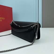 大号VALENTINO MINI LOCÒ仿水晶装饰手袋-VLogo Signature施华洛世奇®仿水 大号VALENTINO MINI LOCÒ仿水晶装饰手袋-VLogo Signature施华洛世奇®仿水