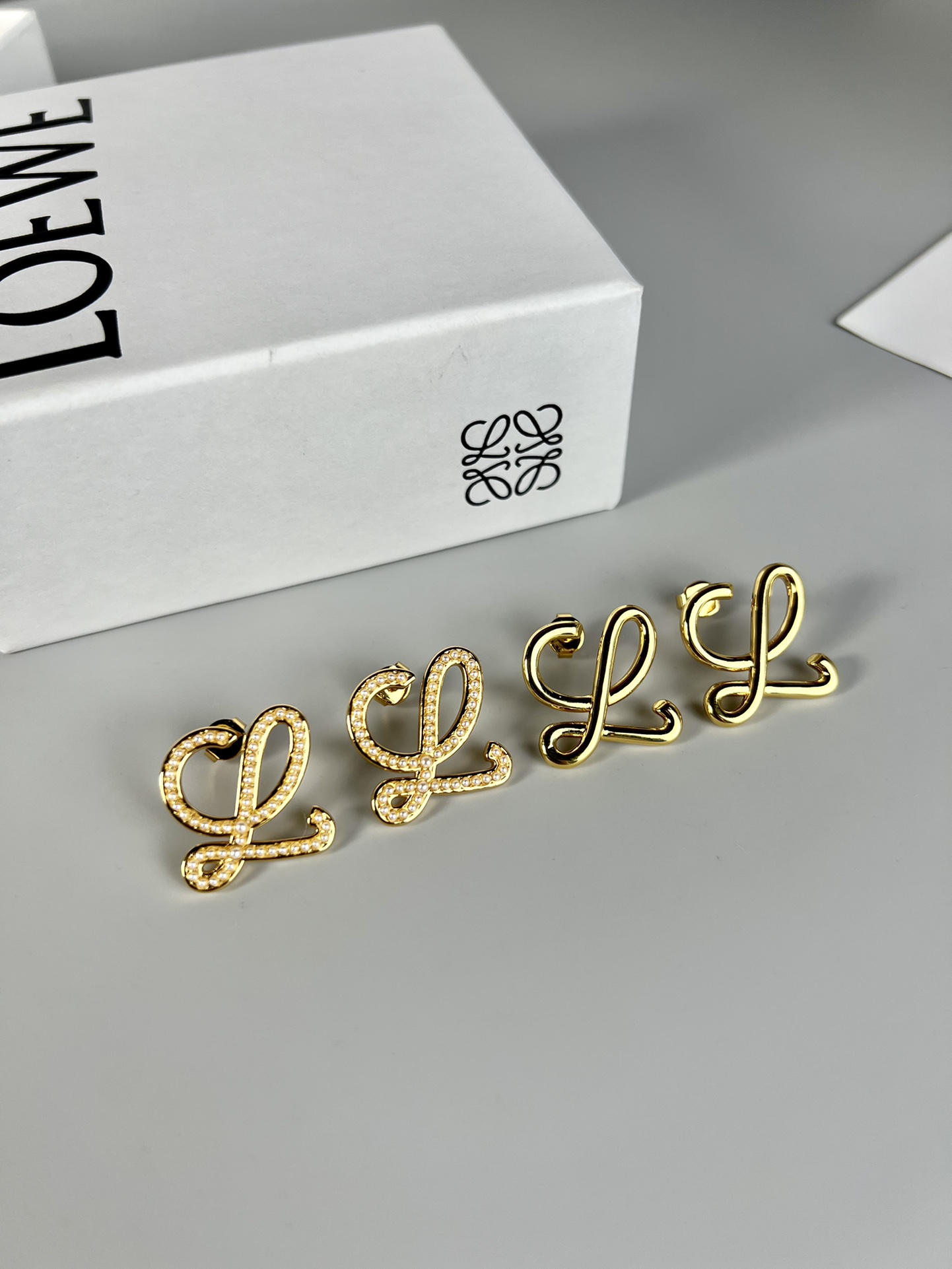 Title: “Loewe Simple Ear Nail Review: Elegant and High-Quality Jewelry” - 图片 9