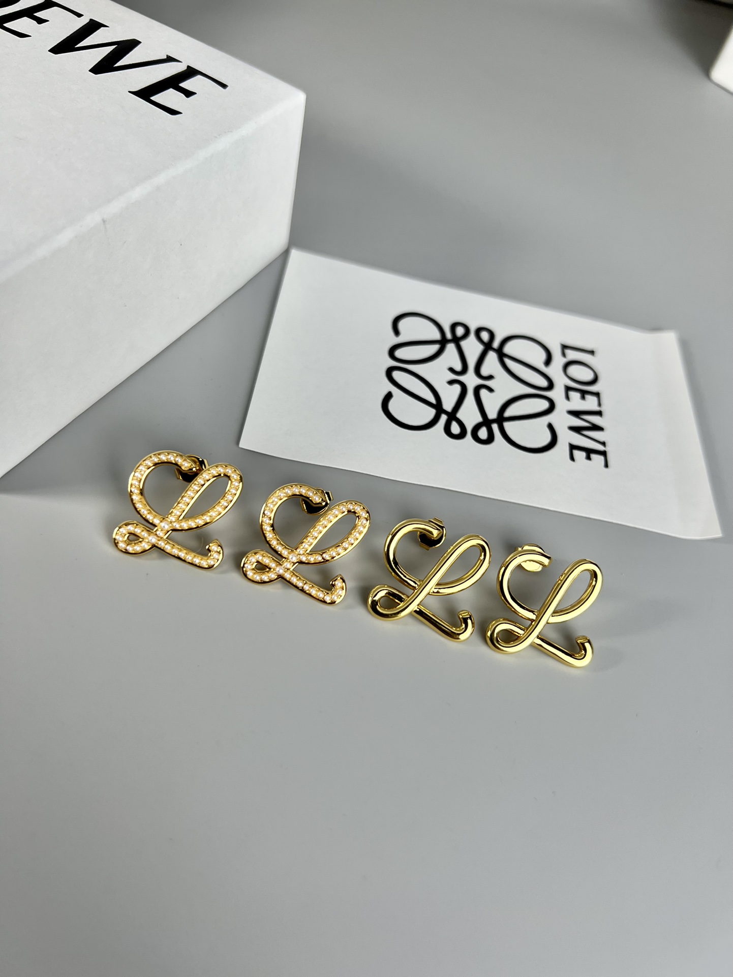 Title: “Loewe Simple Ear Nail Review: Elegant and High-Quality Jewelry” - 图片 7