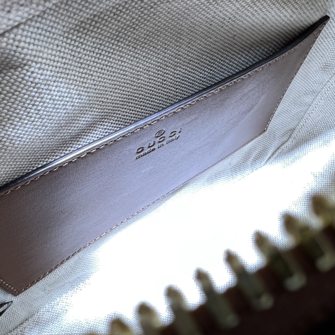 GUCCI古驰GG绗缝皮革肩背包702234