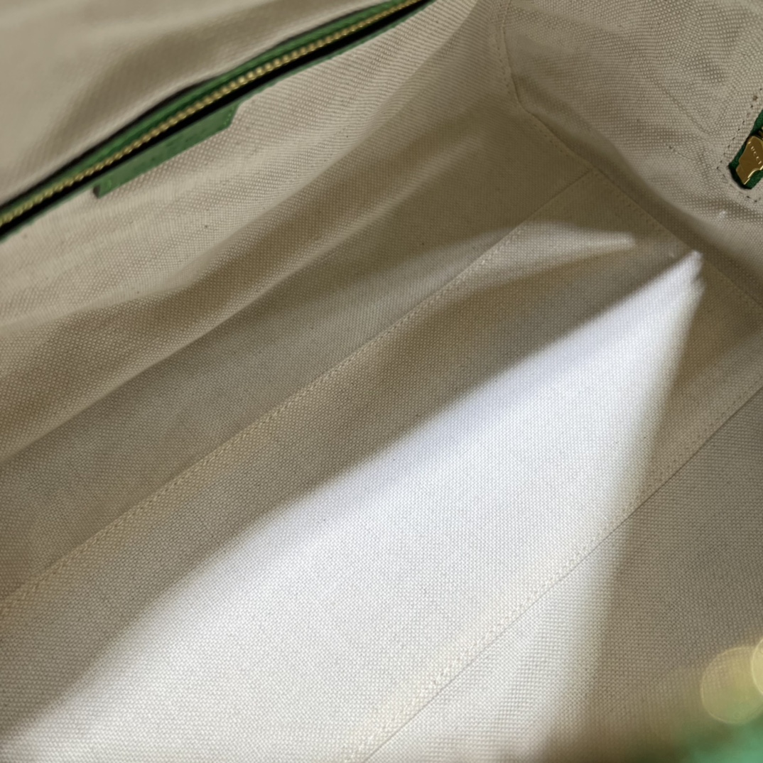 GUCCI古驰GG绗缝皮革手提包702242