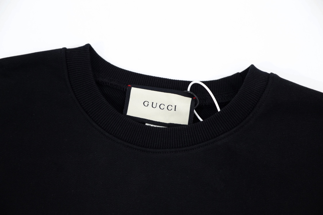 240 Gucci 古驰“Original Gucci”格言印花卫衣